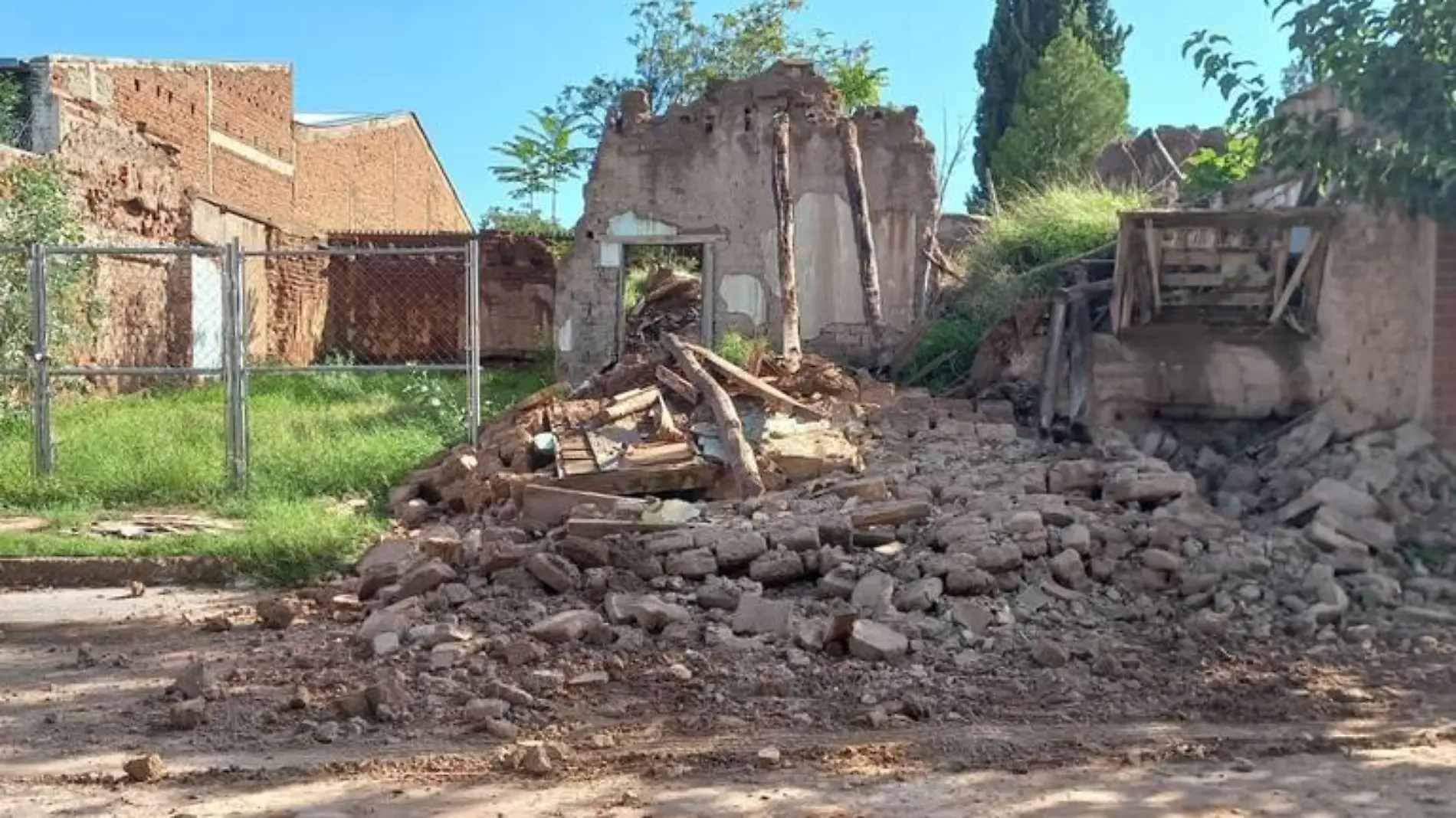 derrumbe casa de adobe